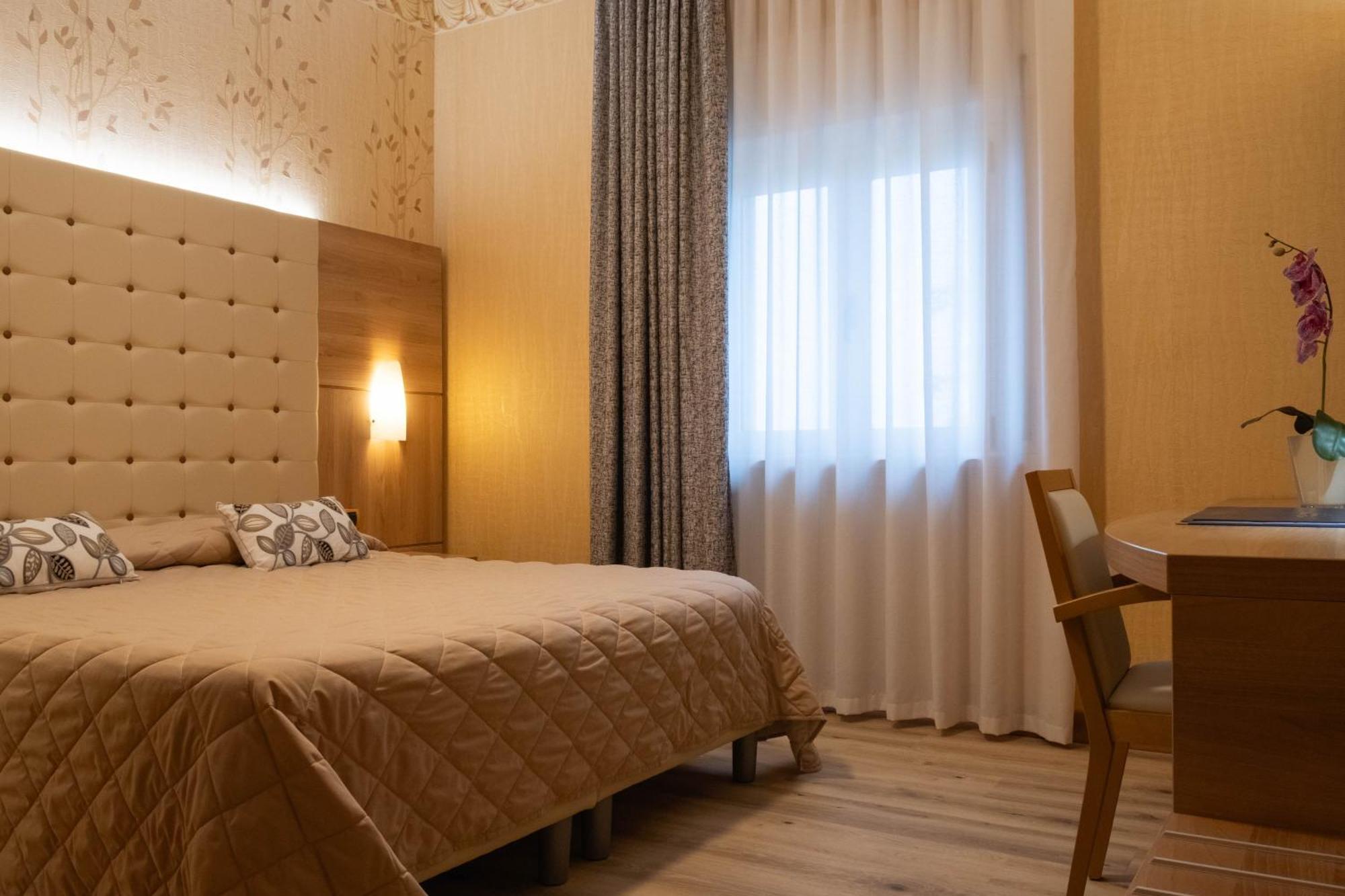 Hotel Vela D'Oro ***S บาร์โดลิโน ภายนอก รูปภาพ